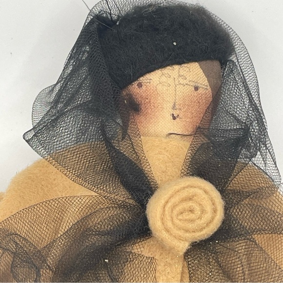 Vintage handmade collectible Bittersweet Autumn Aunt Agnes Doll. Cloth. Signed - Picture 3 of 11